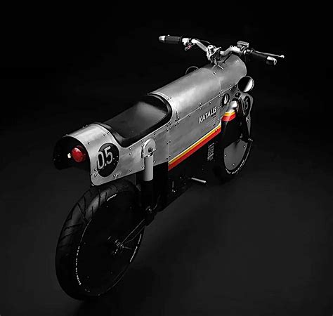 Memenuhi kebutuhan bersepeda masyarakat indonesia dengan menghadirkan ragam varian sepeda, mulai dari united bike selalu menghadirkan produk terbaik yang inovatif dan ramah lingkungan. Moped Turns Into Metal Broomstick-Like Electric Bike ...