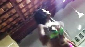 Novinha Favelada Latina Mexe Xota Dançando Nua no Barraco de Taipa