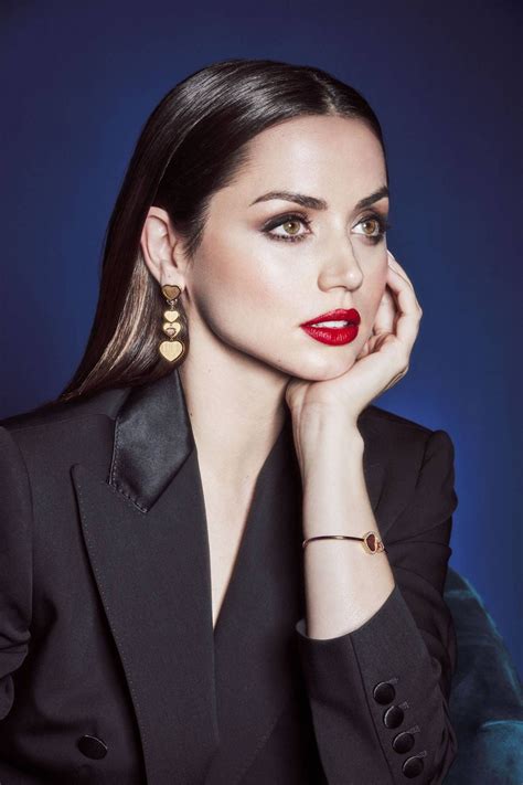 Ana de armas & ben affleck take pictures with fans in havana, cuba. ANA DE ARMAS for Chopard Global Ambassador, February 2020 ...