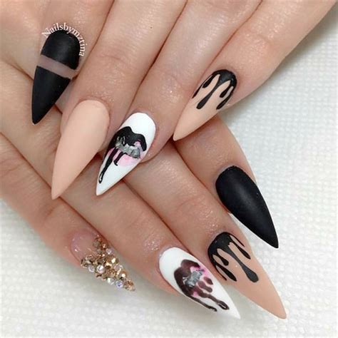 Además de las uñas acrílicas, también existen las uñas de gel y las uñas de porcelana. top 28 Creative Stiletto Nail Art Designs - Fashonails