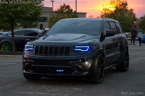 Black Jeep Grand Cherokee Srt