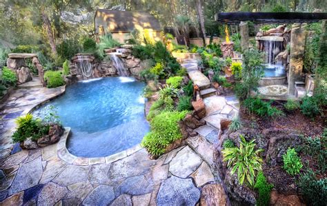 This summer create a staycation paradise right in your backyard that you can enjoy with your close friends and family! Backyard Landscaping Paradise- 30 Spectacular Natural ...