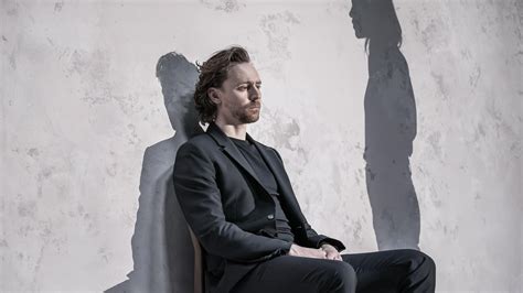 Told backwards in chronology, the play tracks married couple robert (hiddleston) and emma (ashton) as their relationship unravels after emma begins an affair with her husband's best friend jerry (cox). Betrayal review — Tom Hiddleston and Zawe Ashton excel in a chic, sexy take on Pinter's adultery ...