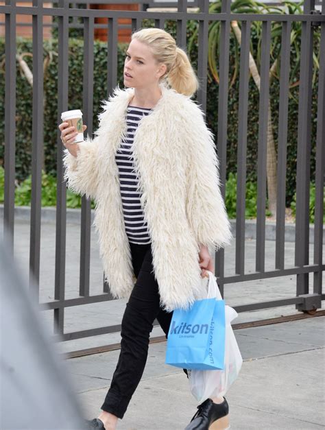 Alice Eve Casual Style Shopping At Kitson In Beverly Hills January 2016 • Celebmafia
