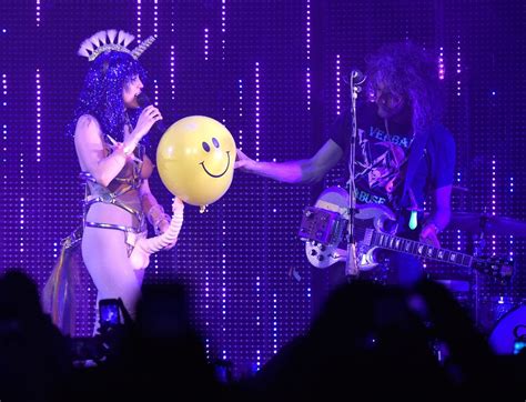 The Most Outrageous Nsfw Moments From Miley Cyrus New Tour Huffpost Entertainment