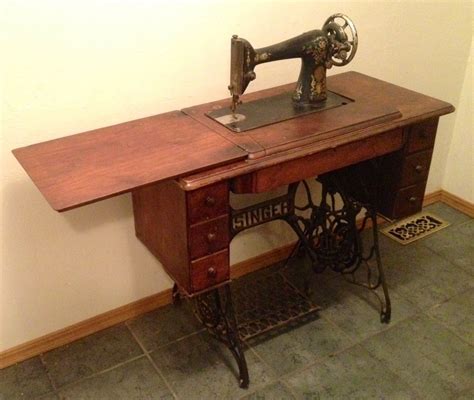 1920s Singer Sewing Machine With Solid Wood Cabinet And Cast Iron