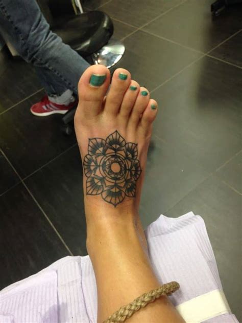 Daisy tattoo designs can be used to express many things depending on one's motivation. 20 Wonderful Female Foot Tattoos Designs 2020 - SheIdeas