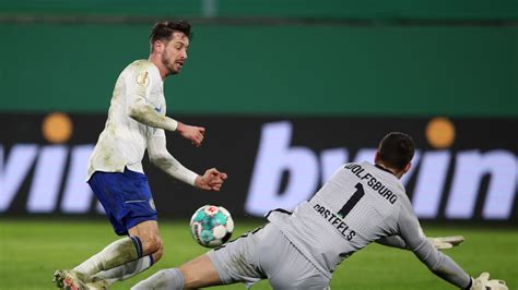 Mit der partie vfl wolfsburg gegen den vfl bochum in den startlöchern. DFB-Pokal: FC Schalke verliert in Wolfsburg, Leipzig siegt ...