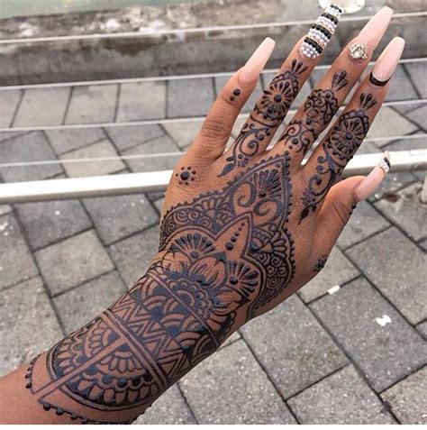 Temporary tattoo within 24 hours of getting a henna tattoo on his neck, this man developed intense itch, redness, swelling, and tiny bumps. Pin by Char Yamaguchi on Nail Care | Henna tattoo designs ...