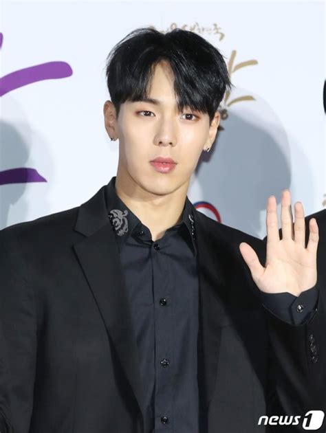 31일 한서희는 자신의 sns를 통해 저도 제 아내가 셔누 씨랑 바람을 피웠는데 변호사에게 똑같은 답변을 받았다라는 내용이 담긴 제보를 공개했다. 'YG 저격수' 한서희 "몬엑 셔누, 유부녀와 바람" 제보 공개 ...