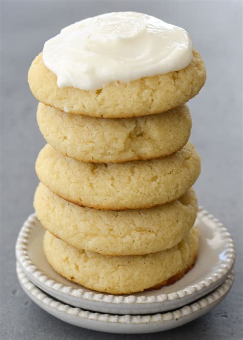 This simple soft sugar cookies recipe is really easy and makes the best soft, chewy sugar cookies. Keto Sugar Cookie Recipe (gluten free + low carb) - Maebells