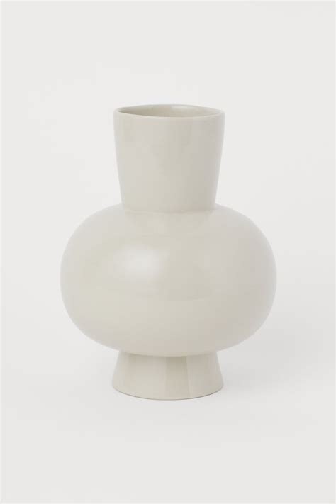 Check out our beige ceramic vase selection for the very best in unique or custom, handmade pieces from our vases shops. Vase en céramique - Beige clair - HOME | H&M BE in 2020 ...