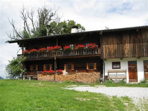 Der blick in den wilden kaiser und die nähe zum bergdoktor haus machen das chalet faistenbichl einzigartig. Das Wohnhaus | Der Bergdoktor - Offizieller Fanclub zur ...
