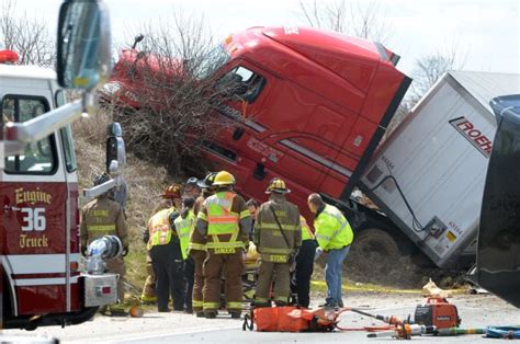 Two Dead In I 81 Crash Traffic Backed Up For Hours