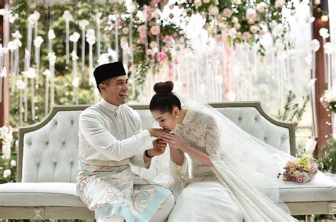 It happens that mia noi is a woman that a man chooses to be with while he is still in a relationship with his first wife. Berjaya & Naza Heirs Chryseis Tan & Faliq Nasimuddin ...