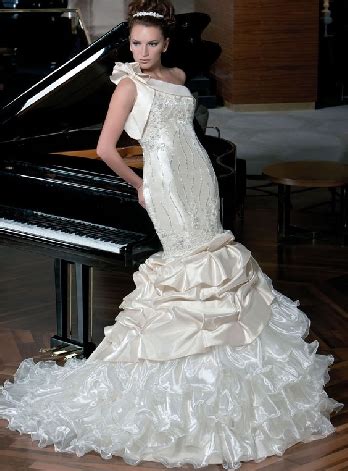 Maybe you would like to learn more about one of these? Brautkleider Brautmode Gelinlik Abendmode Abendkleider ...