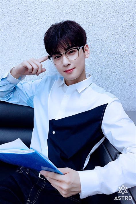 What we don't know for sure is why doesn't go by dongmin, his real name, but goes by cha eunwoo. Just 51 Photos of ASTRO Cha Eunwoo That You Need In Your ...