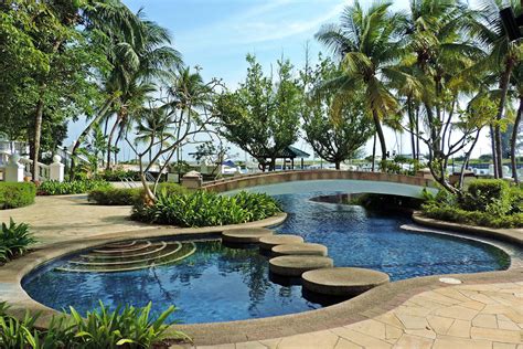 This resort first opened in the 1990s and many guests point out that its age is showing. Avillion Admiral Cove