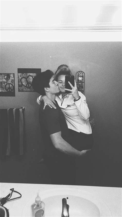 Pin By Shelbi Braga On Couples Pictures In 2021 Cute Couple Poses
