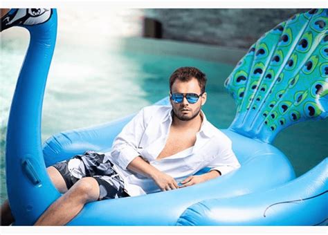 24 best boating outfits for men how to dress for boat trip boating outfit boat attire mens