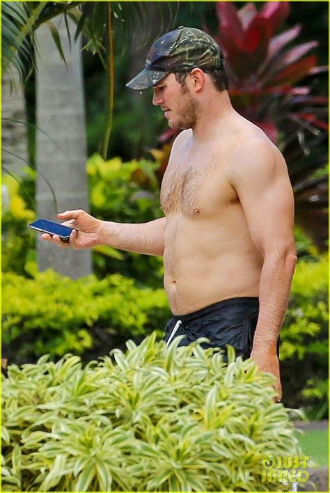 Chris Pratt Goes Shirtless Shows Off His Hot Body In Hawaii Photo