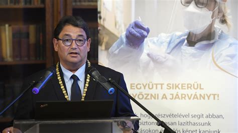 A new england journal of medicine friss cikkéből derült ki, hogy úgy az optimista forgatókönyvek szerint pár hónapon belül elkészülnek az első oltóanyagok, a tömeggyártás a jövő év első felében kezdődhet meg. Nő a nyomás a kórházakon, de Merkely Béla szerint van egy ...