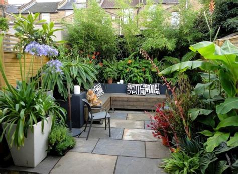 37 Cozy And Clean Small Courtyard Ideas For Your Inspiration Small