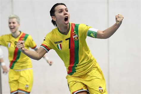 Le romane si presentano al pala di vittorio con una luisa in meno e xhaxho a mezzo servizio Ternana Femminile-Salinis 2-2, le pagelle delle rossoverdi ...