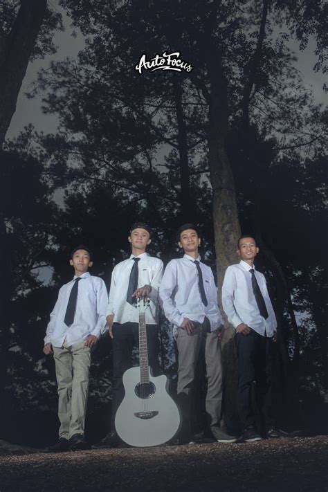 Inspirasi Foto Album Kenangan Sma : 10 Contoh Tema Buku Tahunan Yang