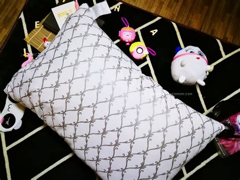Silikon yang diisikan dalam bantal ini berbentuk seperti kapas yang lembut, ringan serta mudah kembali ke bentuk semula. Terus Leyna Bila Letak Kepala Atas Bantal Tidur Ini ...