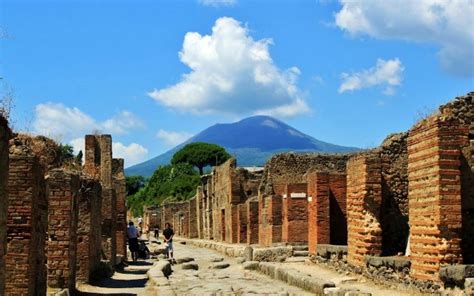 Pompei'nin dört bir yanı genelevlerle çevriliydi. Pompei e Vesuvio, Tours, Trasferimenti, Escursioni, Taxi Pompei e Vesuvio