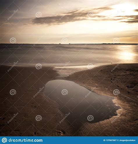 Seascape In The Evening Stock Image Image Of Sunrise 137667667
