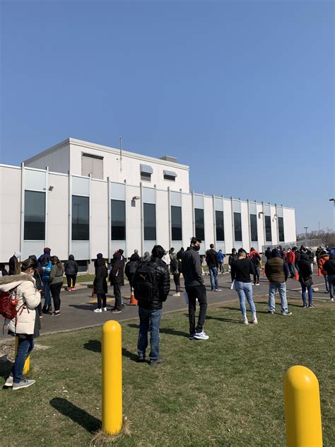 Meanwhile at the Elston DMV Site : r/chicago