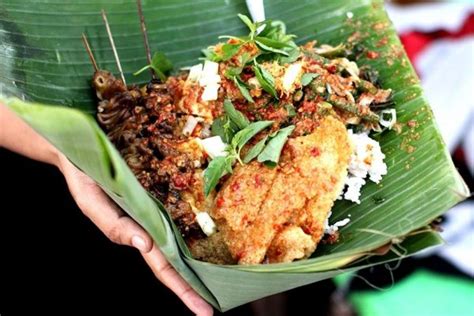 Pecel pecel pincuk legendaris di madiun | benoe makannya nambah. Wajib Dicoba! 5 Nasi Pecel Terenak di Semarang