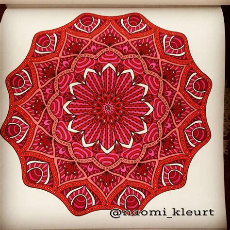 Mandala's zijn ontzettend populair, zowel bij kinderen als volwassenen. Het tweede enige echte mandala kleurboek voor volwassenen ...