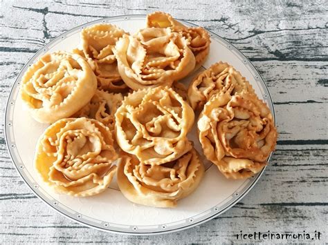 5 dolci tipici delle feste da provare, dalle cartellate ai mostaccioli. Cartellate di natale velocissime - Ricette in Armonia