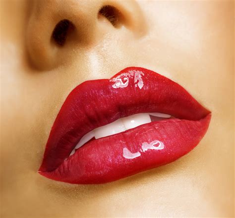 Tips Memilih Lipstik Yang Tepat Untuk Bibir Anda Agar Terlihat Indah