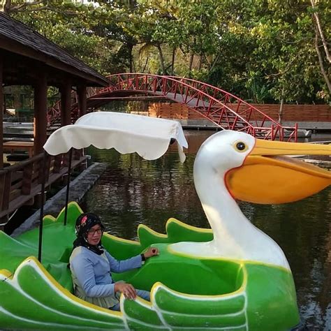 Tiket masuk jungleland yang bisa langsung anda lihat daftar harganya di bawah ini. Tiket Masuk Tlatar Boyolali 2020 : Piknik Di Ekowisata ...