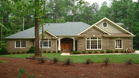 How about a modern ranch style house plan with an open floor plan? Modern Ranch Style Homes Brick Home Ranch Style House ...