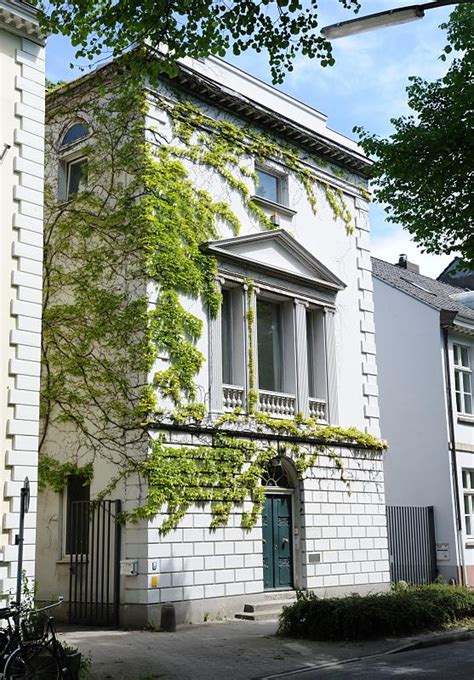 9971_3869 Wohngebäude im Architekturstil des Klassizismus ...
