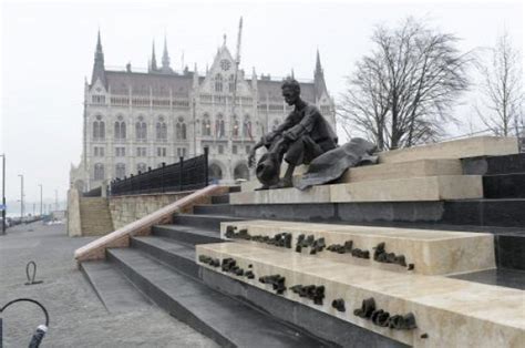 Arról, hogy ki a titokzatos címzett, és hogy miért is titokzatos, és hogy miért írta neki a költő azt, amit, a forrás októberi számában megjelent dolgozatban lehet köszi ha megosztjátok! Tudja, hol vannak József Attila-szobrok Budapesten? - pont ...