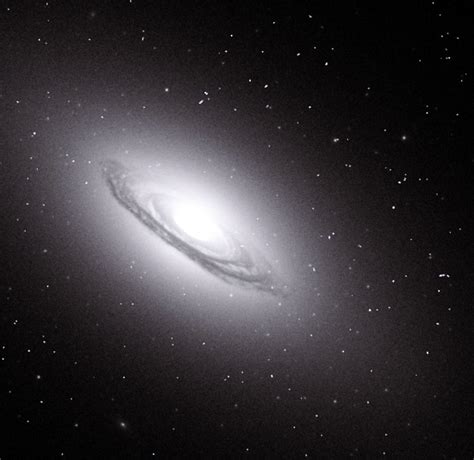 Ngc 6861 Ngc 6861 Galaxy In Telescopium Source Hubble Leg Flickr