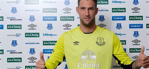 Stekelenburg began his career at ajax, playing 282 matches over nine seasons and winning nine honours, including two eredivisie titles. Everton Sign Stekelenburg - GrandOldTeam