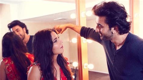 Katrina Kaif And Ranbir Kapoor Greet Each Other At An Awards Show Check Out The Priceless