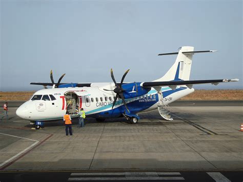 Cabo verde airlines received fontainhas, the company's third airplane with its new livery! Fitxer:Cabo Verde Airlines ATR 42.jpg - Viquipèdia, l ...