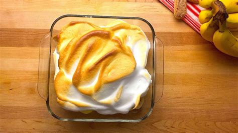 Slice bananas over the bottom. How To Make KIM KARDASHIAN'S Banana Pudding!!! in 2020 | Banana pudding, Homemade banana pudding ...