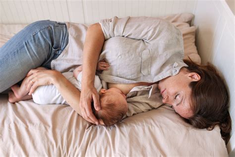 Position allaitement comment varier les postures avec son bébé Les