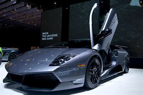 Is an italian manufacturer of luxury cars and suvs. Ferrari vs Lamborghini - Difference and Comparison | Diffen