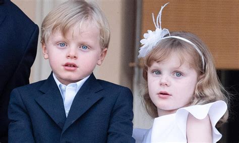 Charlene reportedly hid her new hair — basically, an updated version of the blonde bob she's worn for a while, but with the left side shaved to her part and an undercut in the back — under a beret during a boat christening on wednesday. Charlene Monaco / Princess Charlene Debuts Shaved Head ...