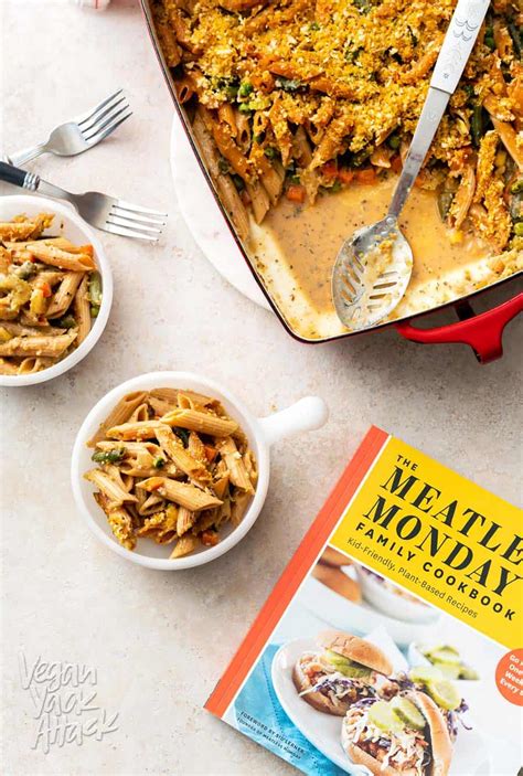 This chickpea noodle casserole is loosely based on the concept of a tuna noodle casserole. Vegan Potpie Noodle Casserole - Vegan Yack Attack